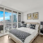 Beautiful 2 Bedroom Downtown Toronto Condo