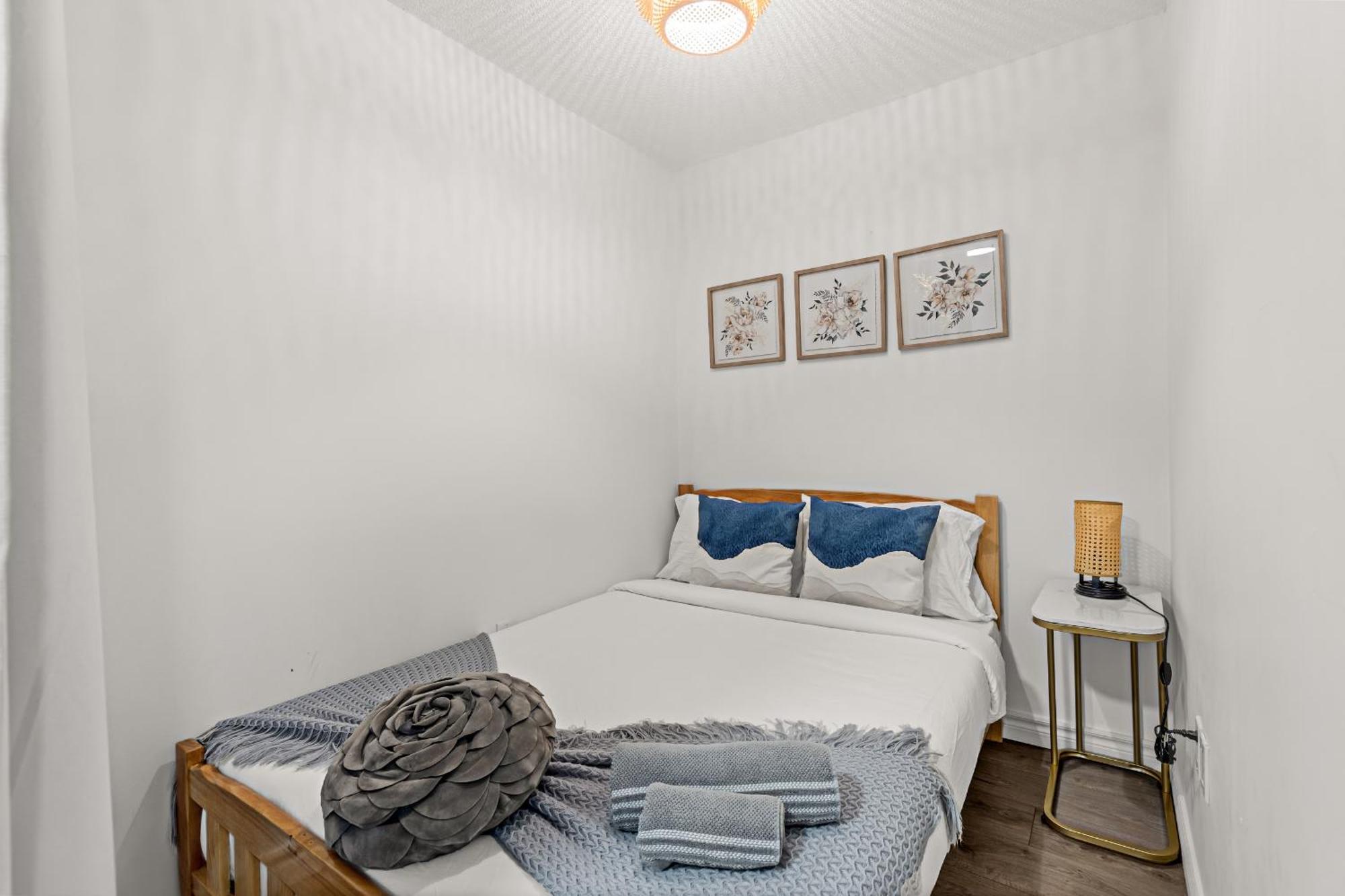 Beautiful 2 Bedroom Downtown *