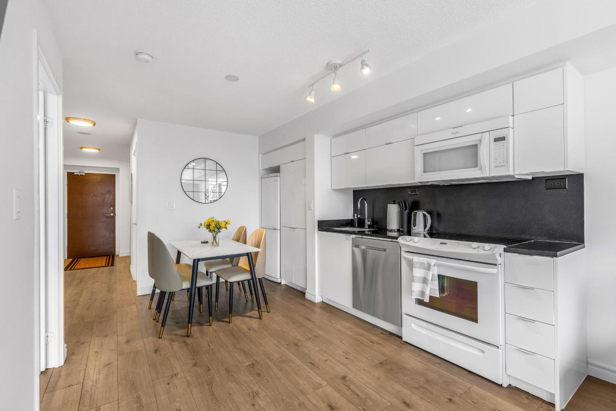 Beautiful 2 Bedroom Downtown