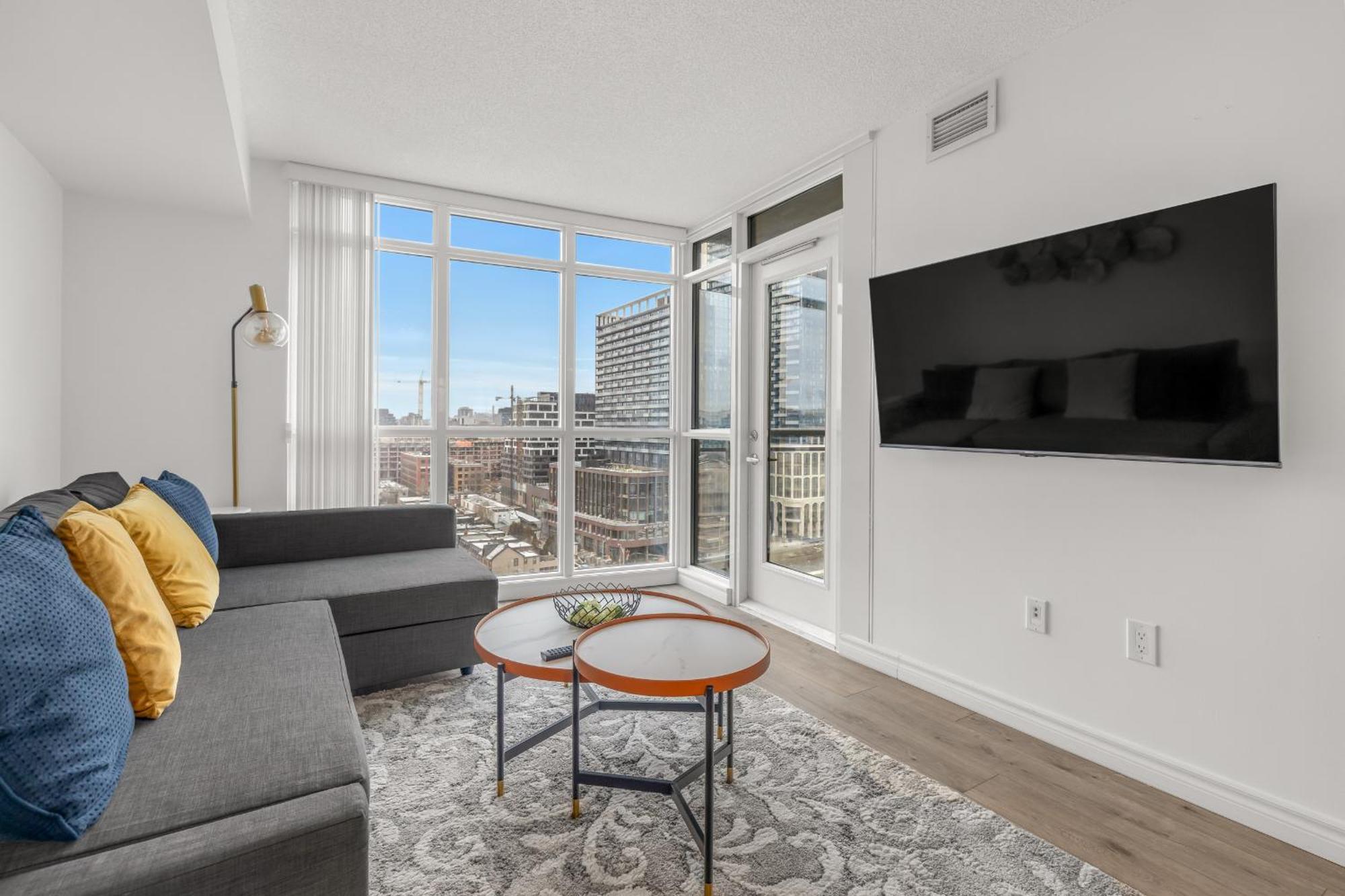 Beautiful 2 Bedroom Downtown *