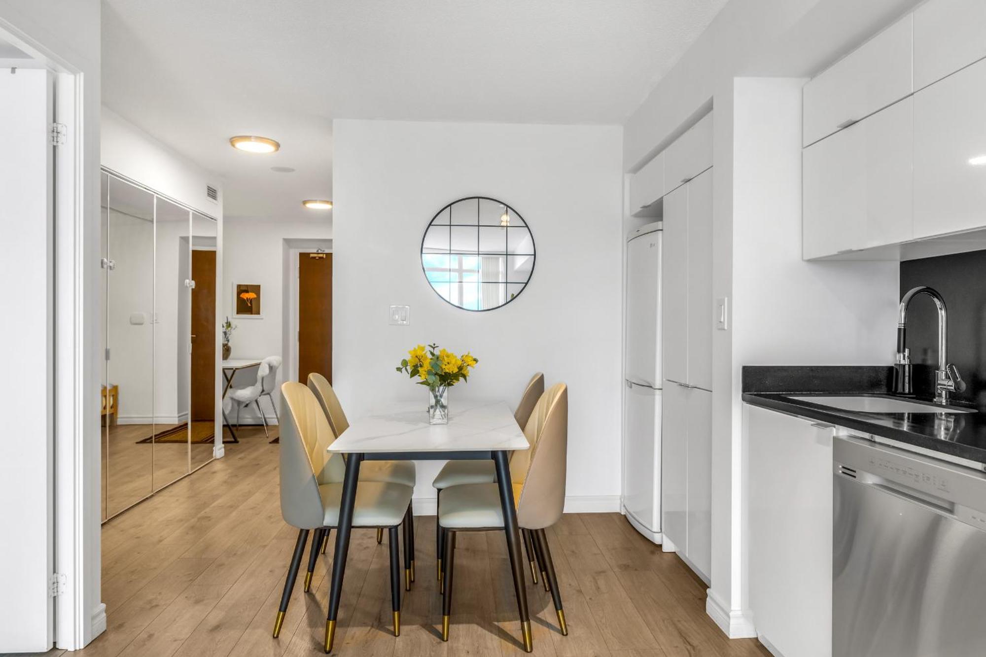 Apartment Beautiful 2 Bedroom Downtown *